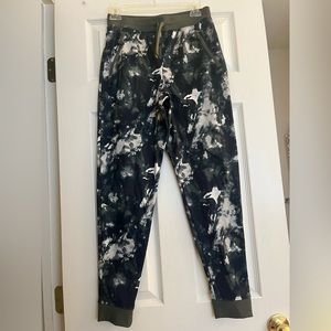 NWOT Youth Under Armour jogger